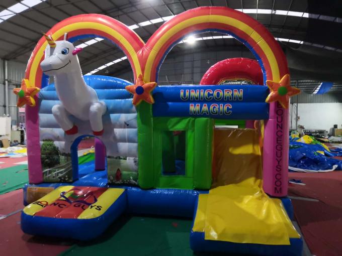 El castillo de salto inflable del arco iris resistente fuerte explota la casa para los niños